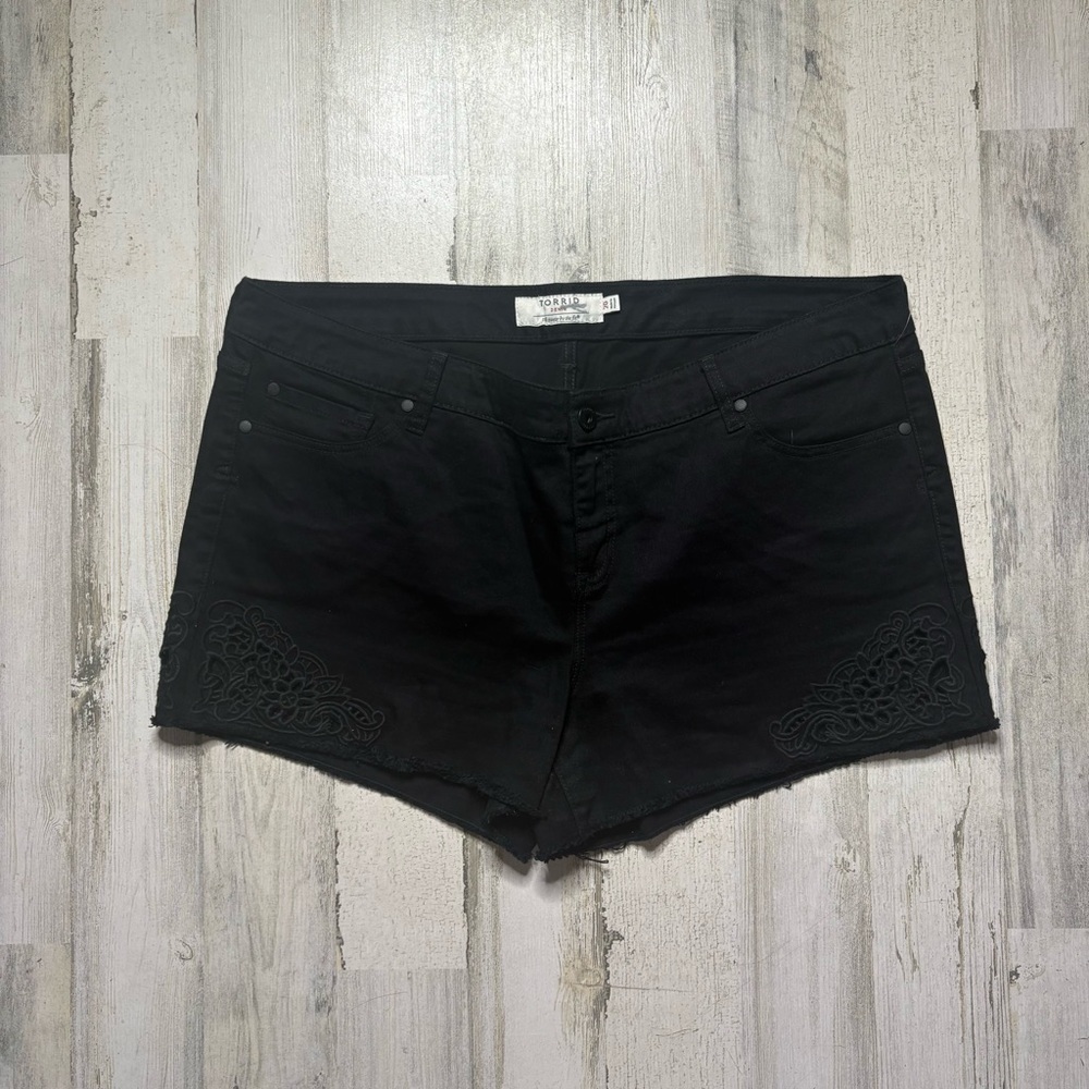 Torrid Embroidered Black Jean Shorts Size 20